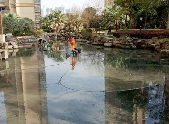 云溪景观池淤泥清理